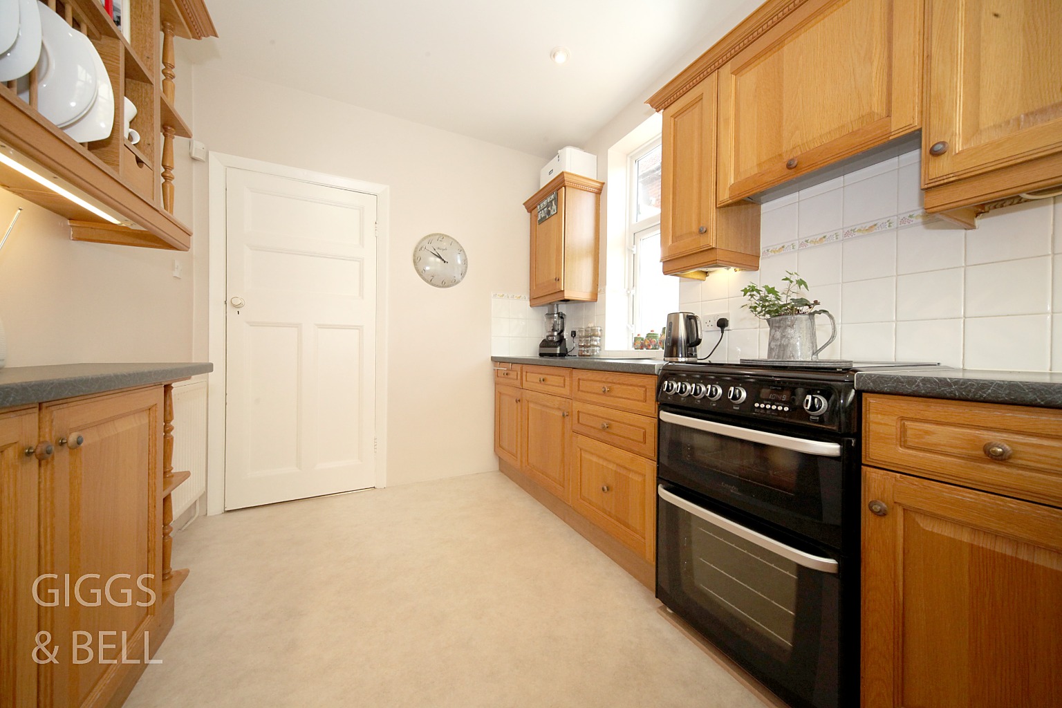 3 bed semi-detached house for sale in Cutenhoe Road, Luton  - Property Image 8