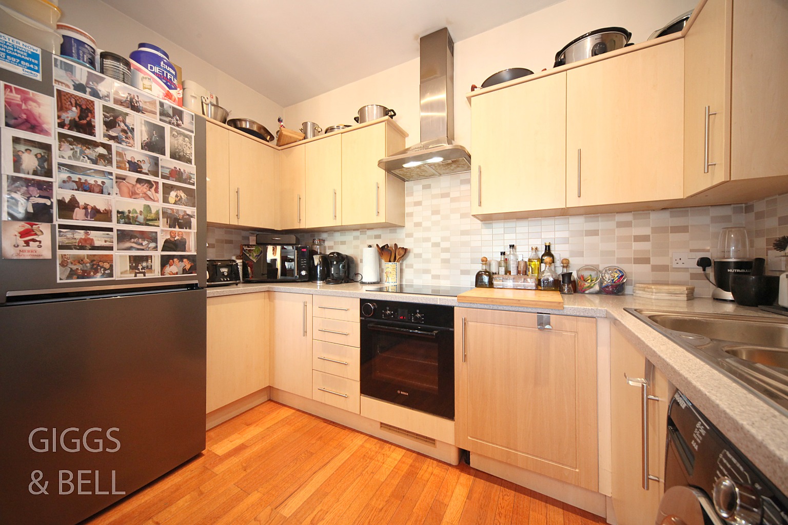 2 bed flat for sale in Holly Street, Luton 5