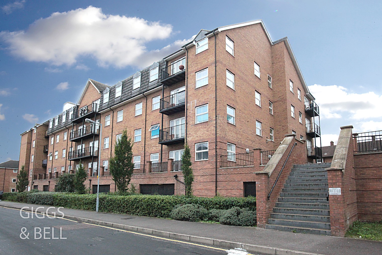 2 bed flat for sale in Holly Street, Luton  - Property Image 1