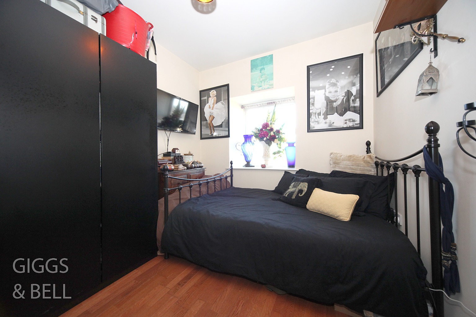 2 bed flat for sale in Holly Street, Luton  - Property Image 9