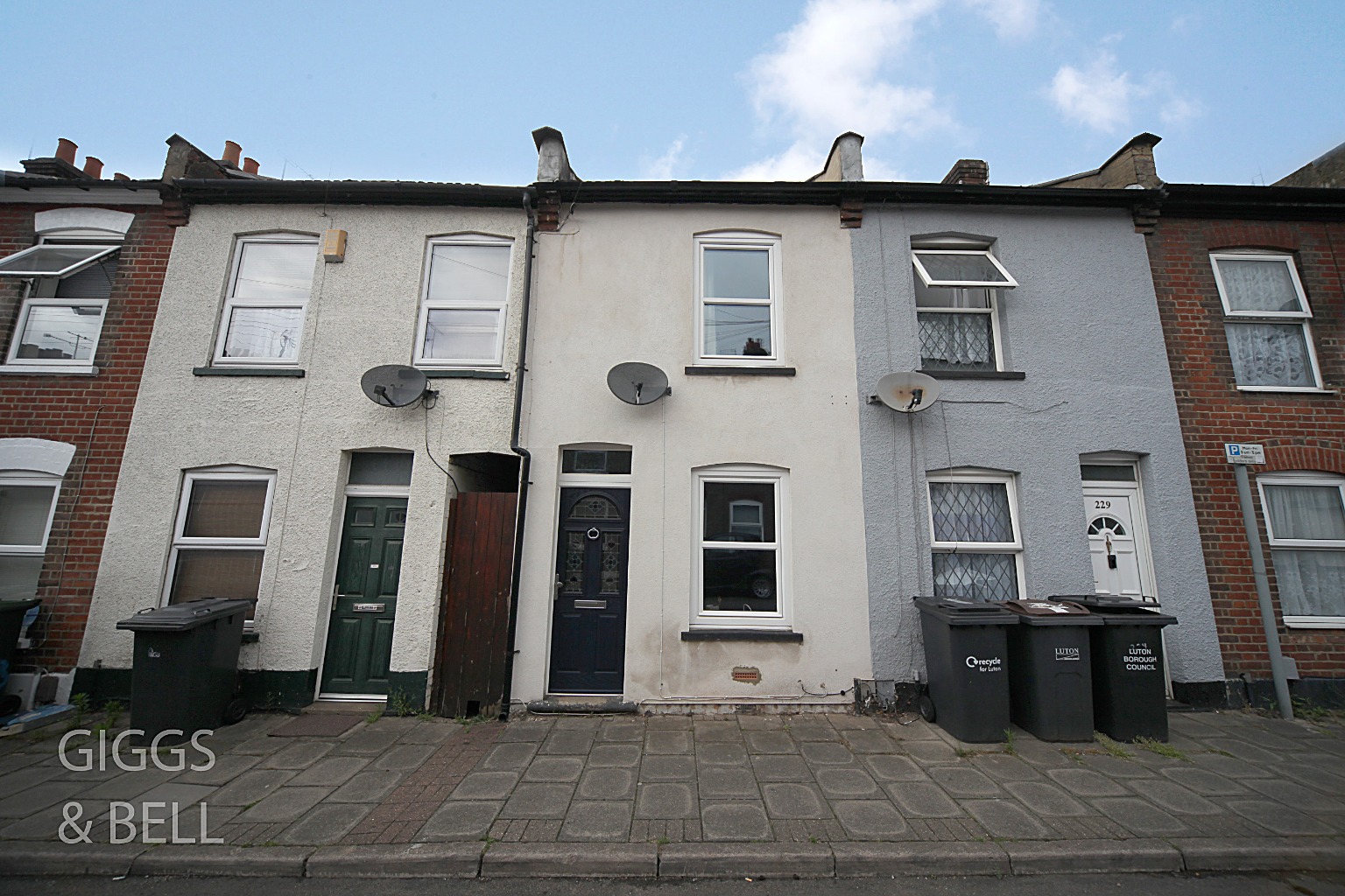 2 bed terraced house for sale in North Street, Luton - Property Image 1