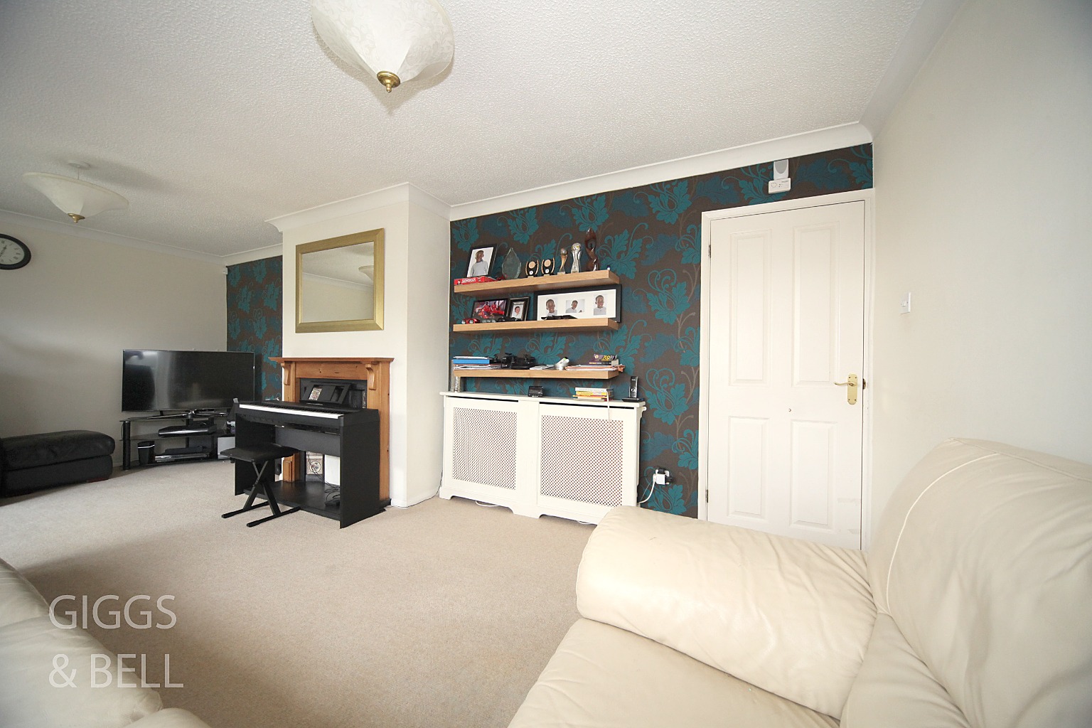 4 bed detached house for sale in Claydown Way, Luton  - Property Image 3