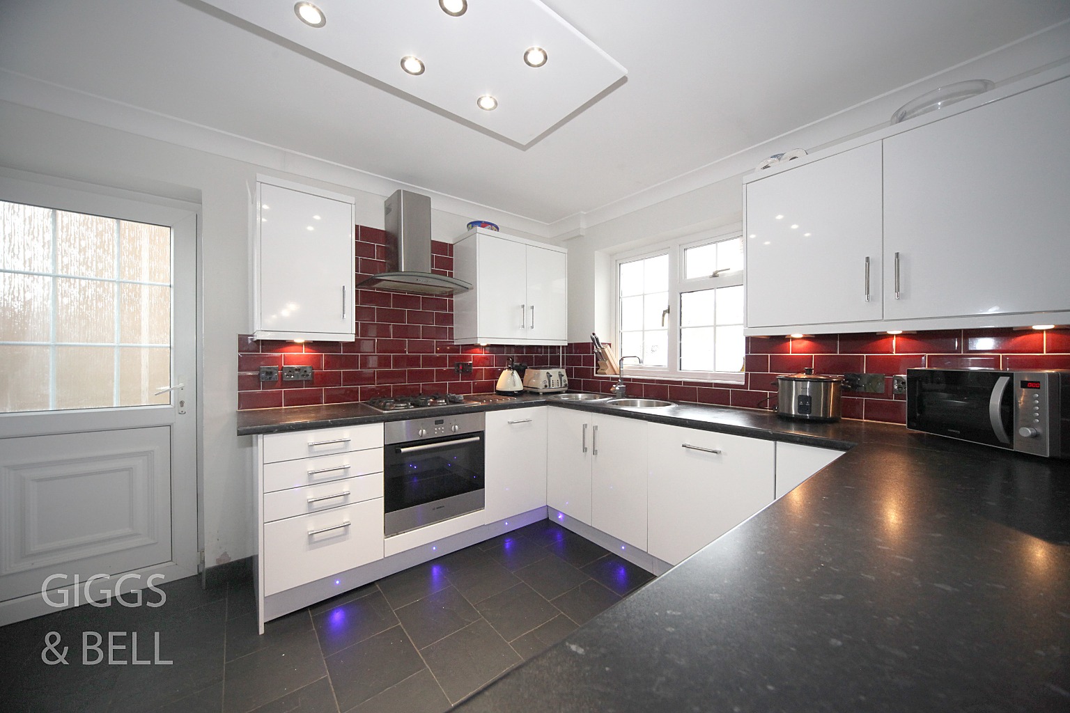 4 bed detached house for sale in Claydown Way, Luton 6