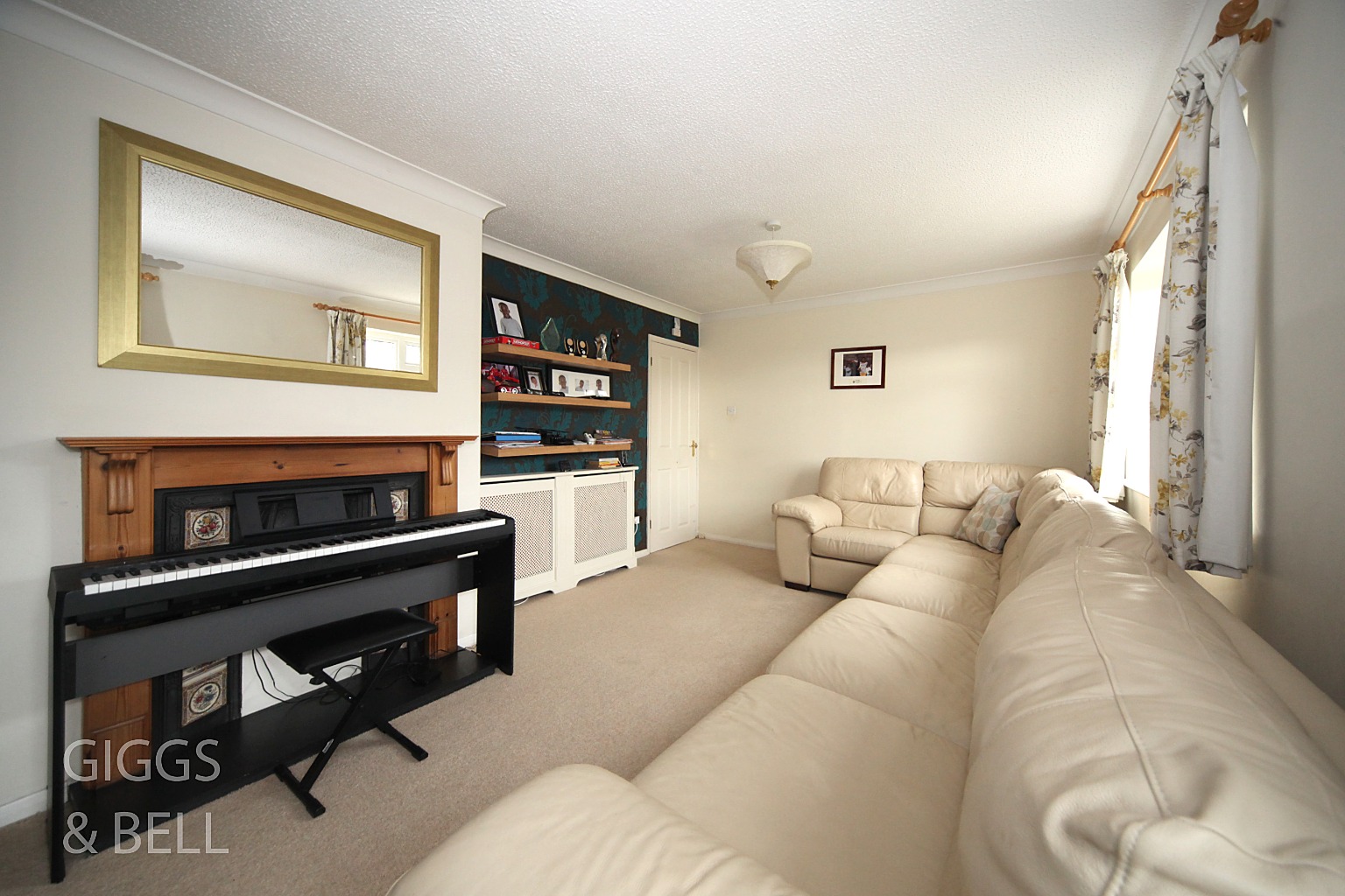 4 bed detached house for sale in Claydown Way, Luton 4