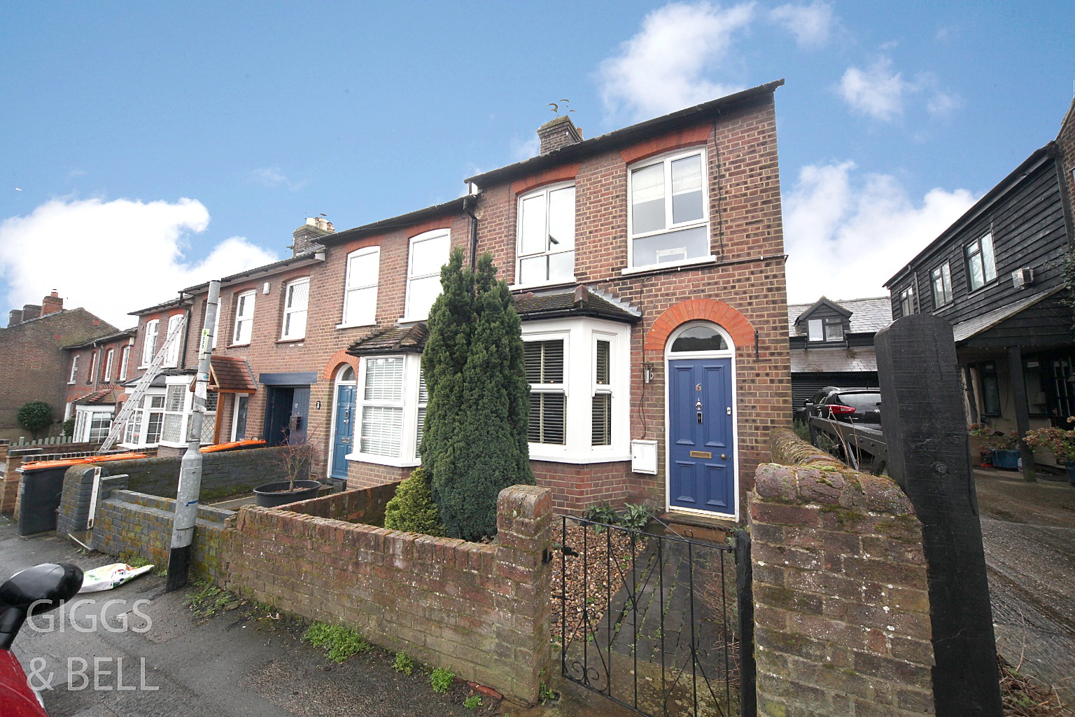 3 bed semi-detached house for sale in Summer Street, Luton - Property Image 1