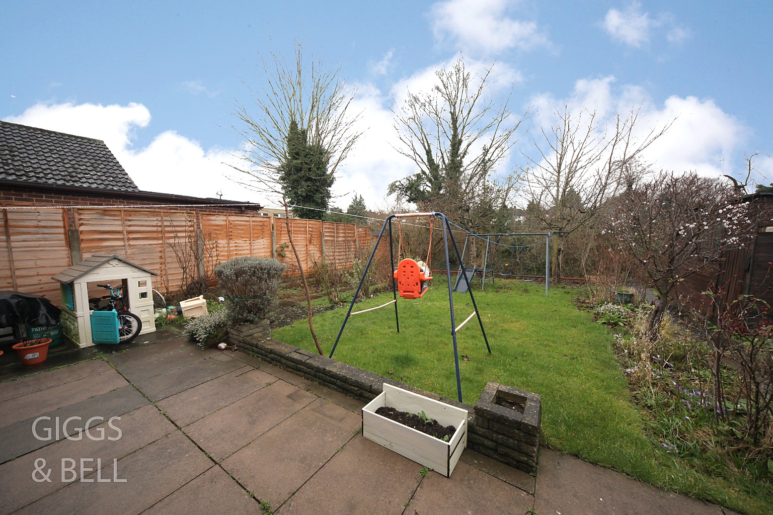 3 bed detached bungalow for sale in Abigail Close, Luton 14