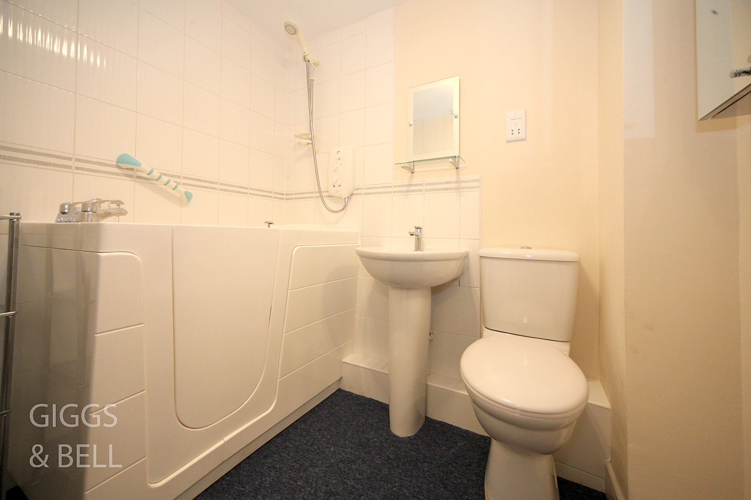 2 bed flat for sale in Primrose Close, Luton  - Property Image 11