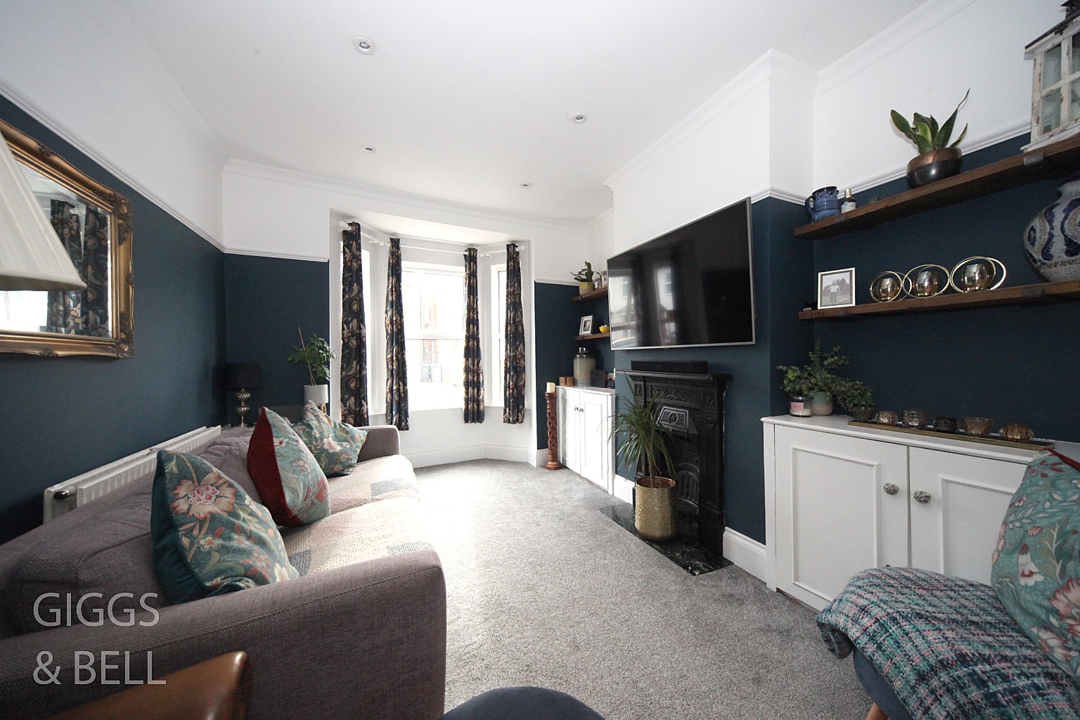 2 bed terraced house for sale in Union Street, Dunstable 2