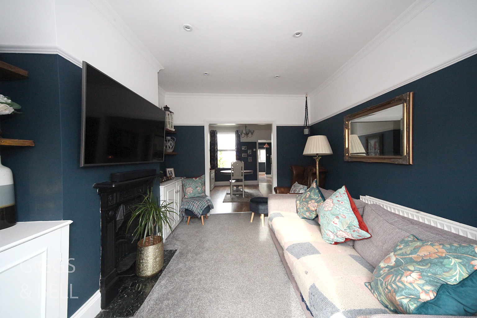 2 bed terraced house for sale in Union Street, Dunstable 4