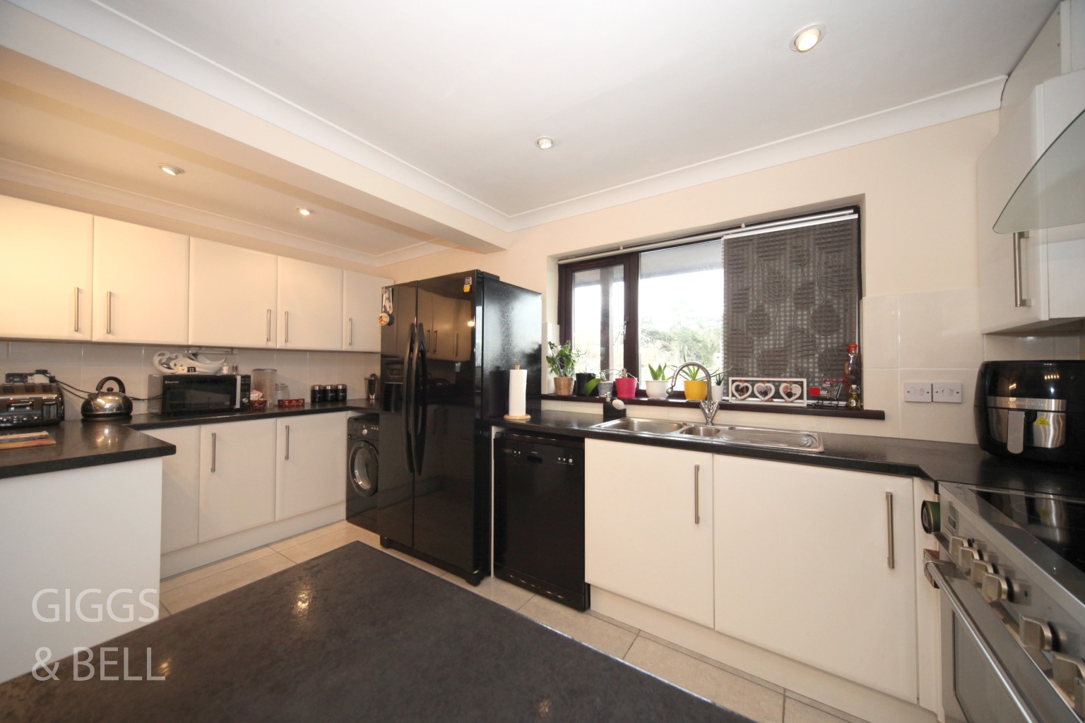 5 bed detached house for sale in Hart Hill Lane, Luton 7