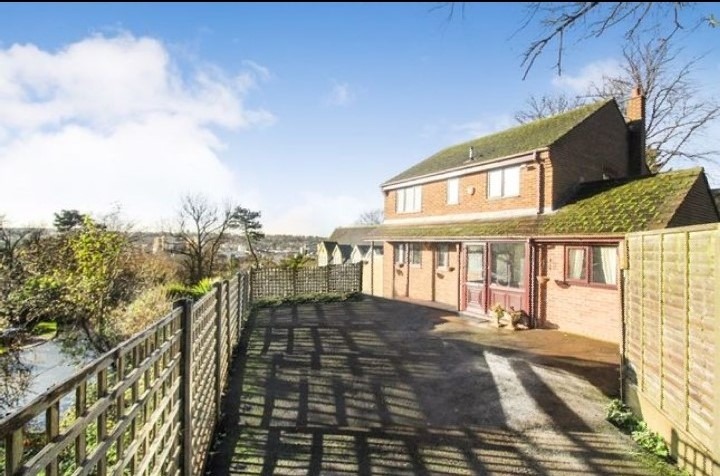 5 bed detached house for sale in Hart Hill Lane, Luton  - Property Image 1