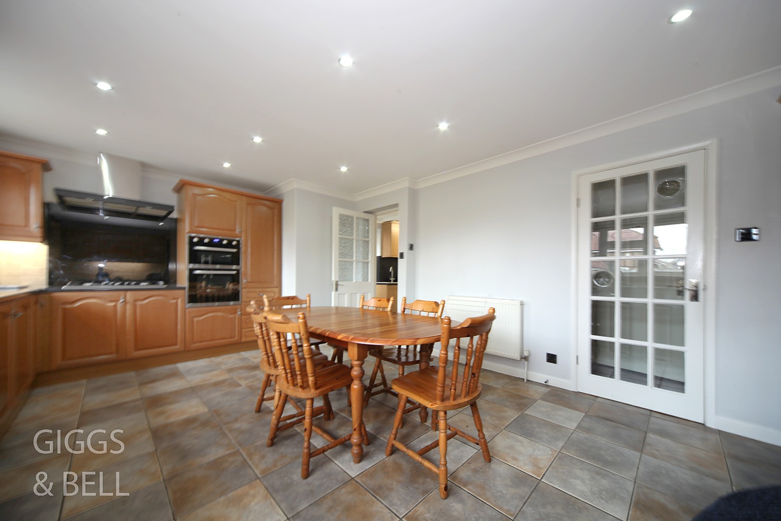 5 bed detached house for sale in Sunset Drive, Luton 8