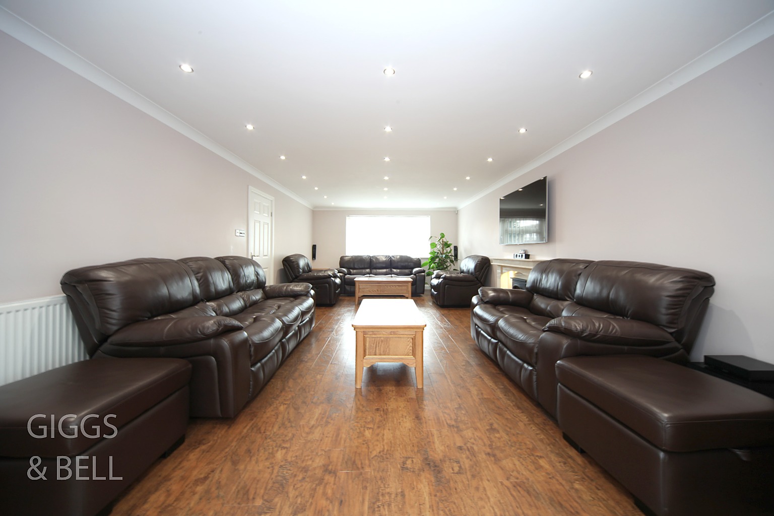 5 bed detached house for sale in Sunset Drive, Luton 4