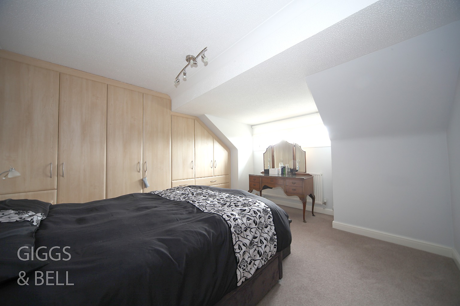 5 bed detached house for sale in Sunset Drive, Luton  - Property Image 13