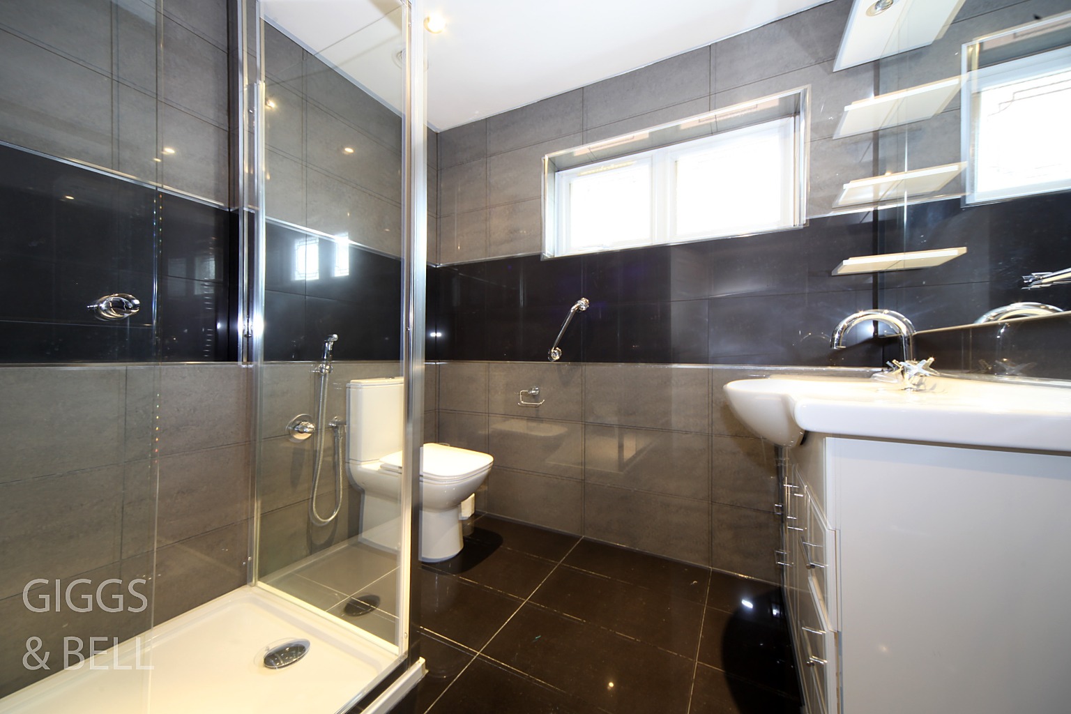 5 bed detached house for sale in Sunset Drive, Luton  - Property Image 6