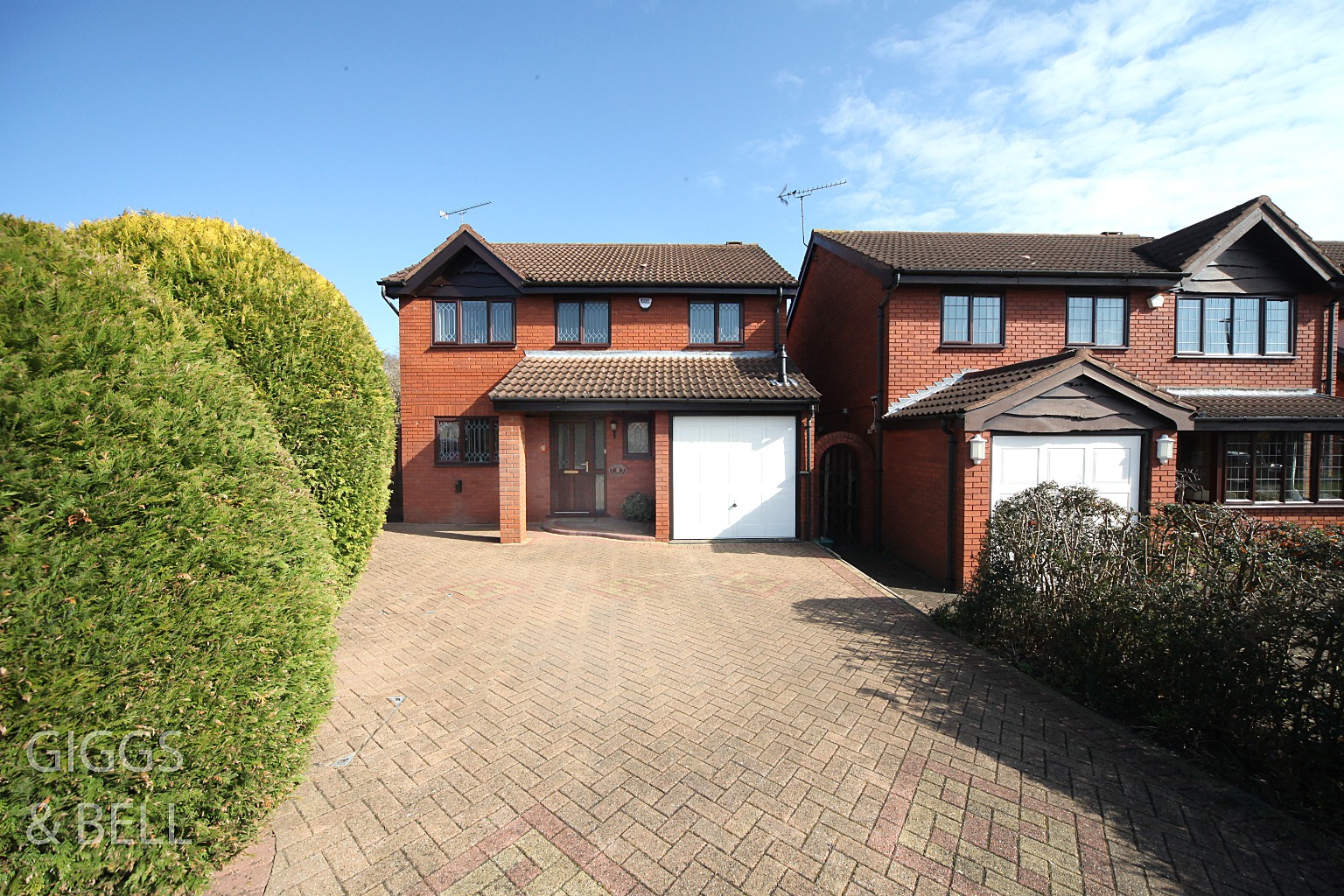 4 bed detached house for sale in Copthorne - Property Image 1