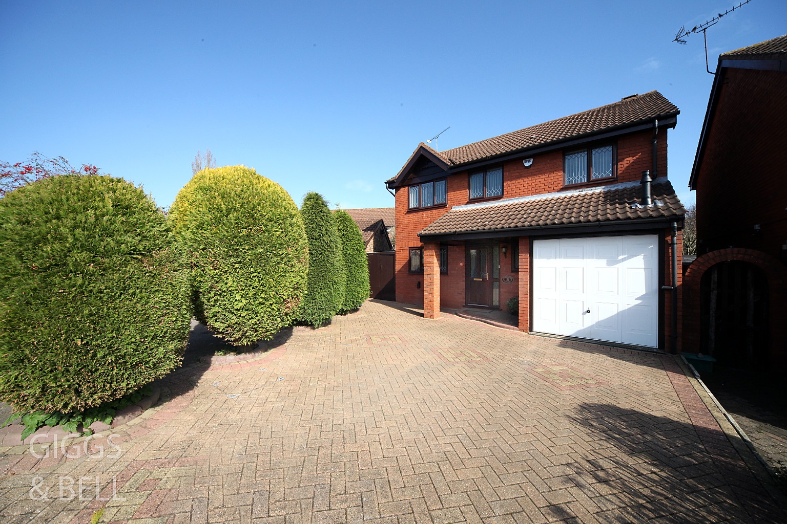 4 bed detached house for sale in Copthorne 1