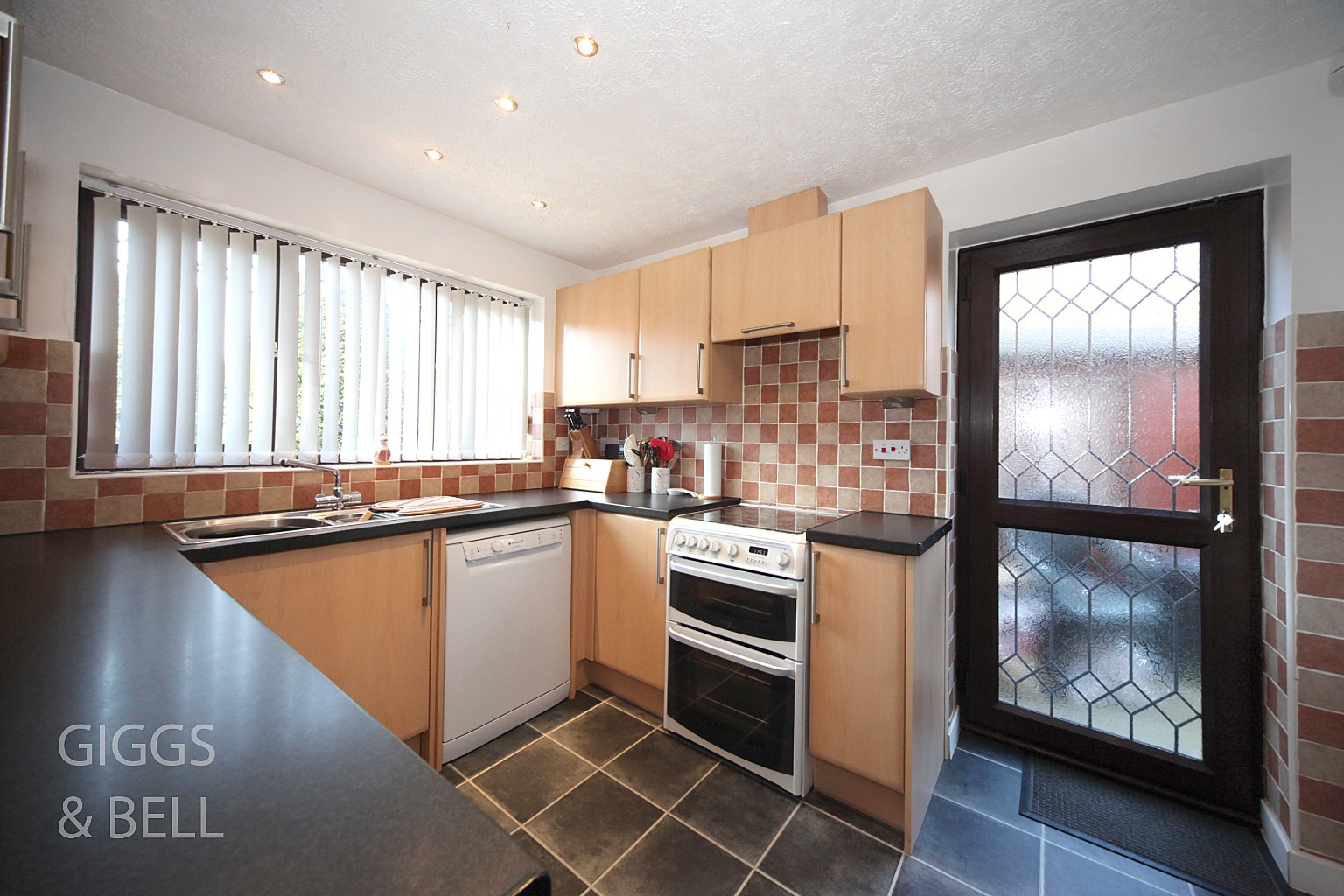4 bed detached house for sale in Copthorne  - Property Image 5