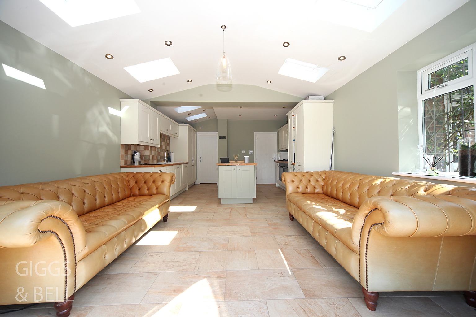 3 bed semi-detached house for sale in Knoll Rise, Luton 4