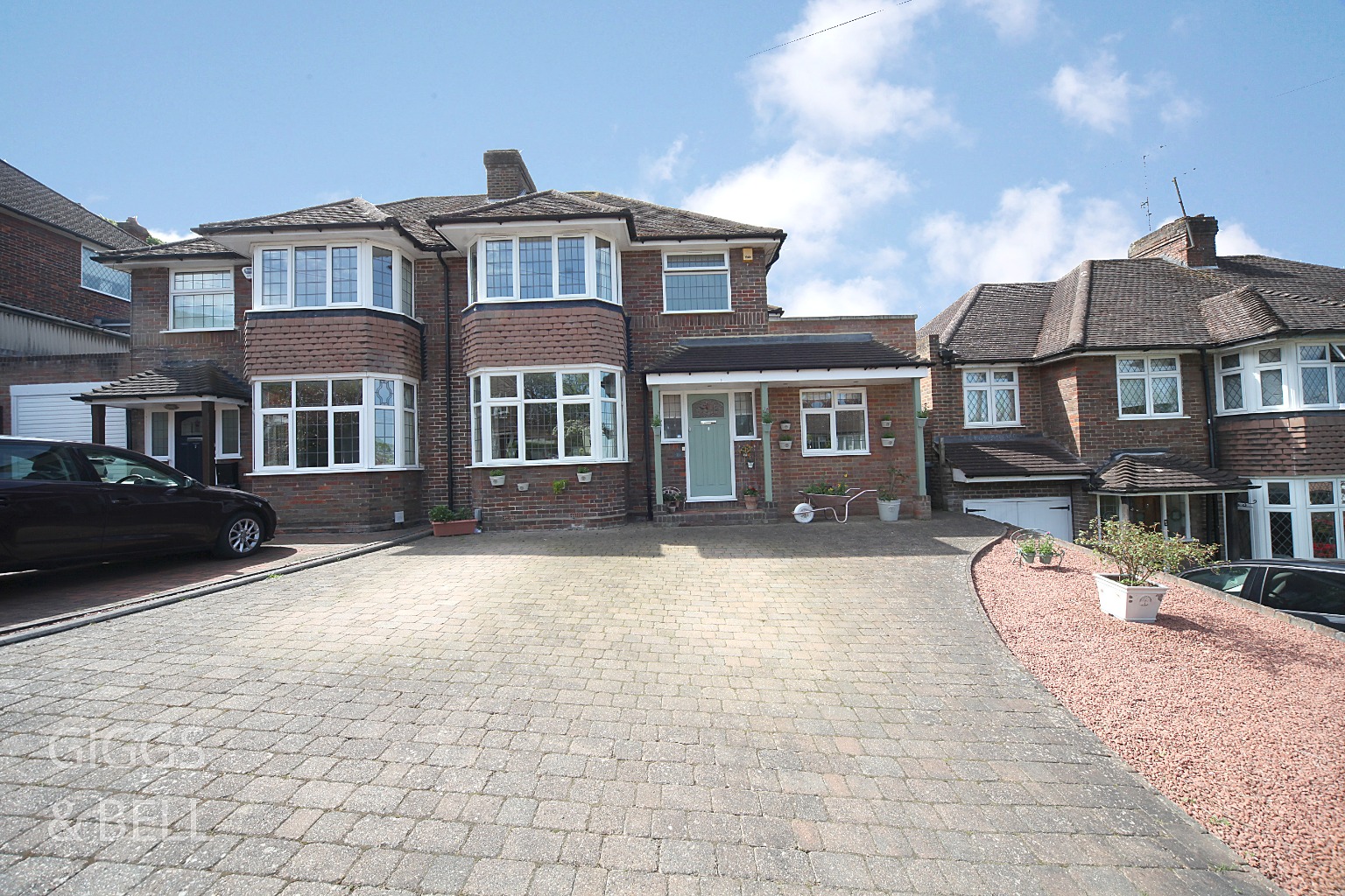 3 bed semi-detached house for sale in Knoll Rise, Luton  - Property Image 1