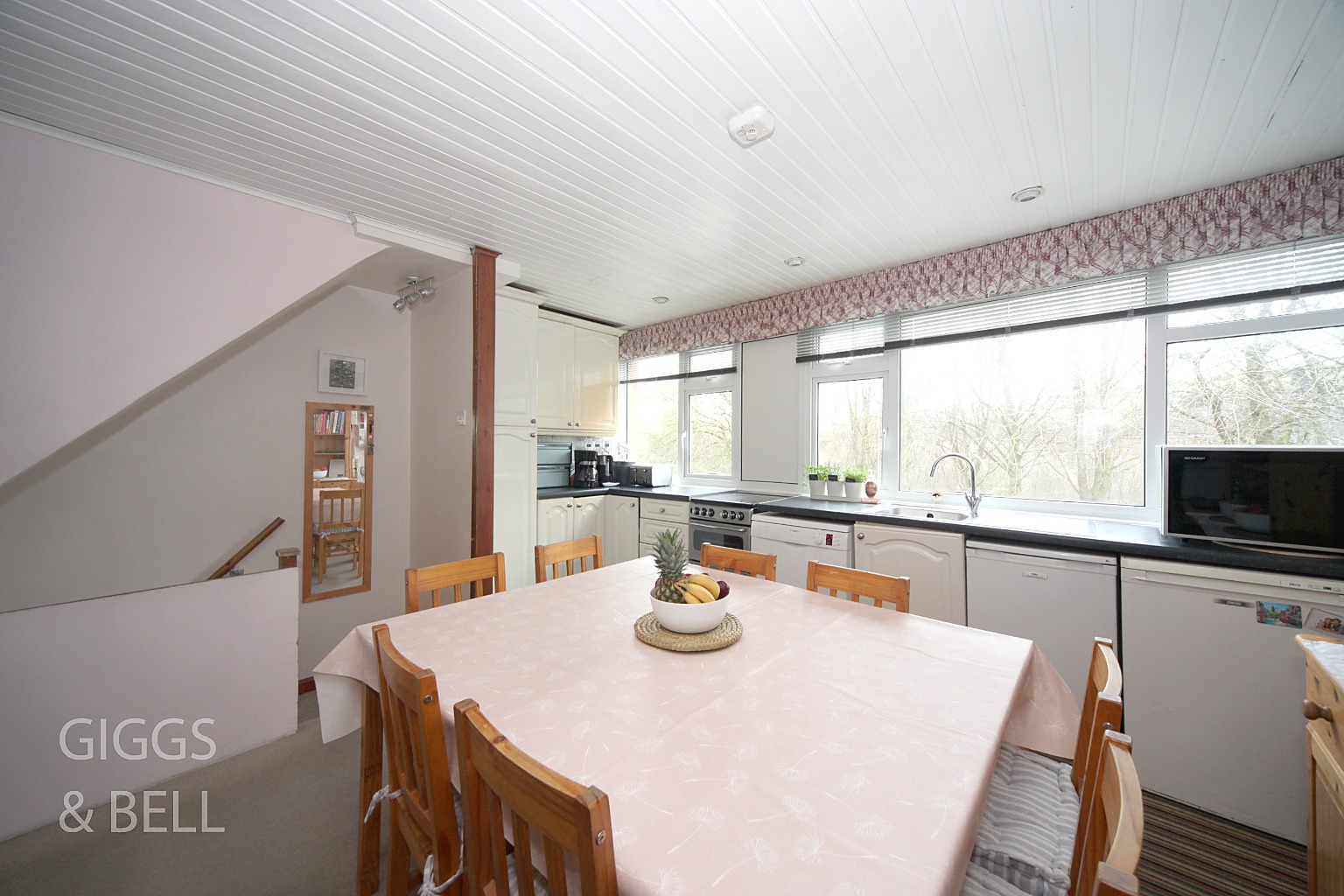 4 bed terraced house for sale in Falconers Road, Luton 5