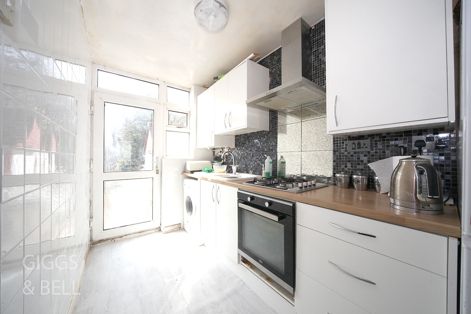 3 bed terraced house for sale in Chester Avenue 9