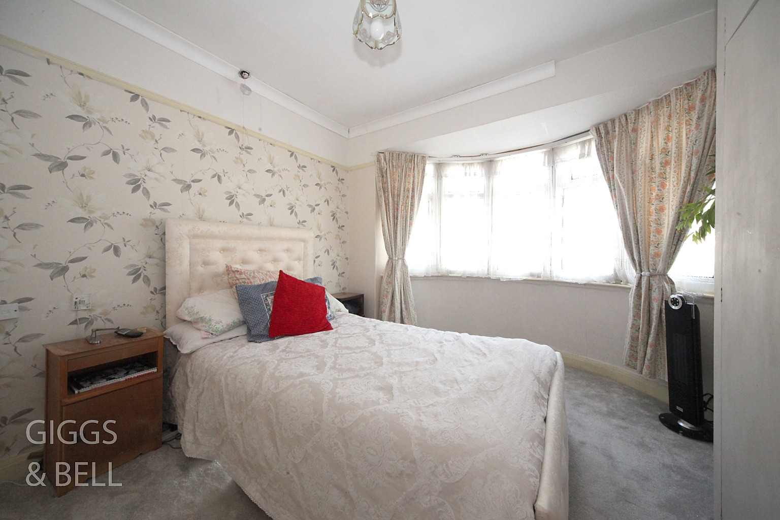 3 bed terraced house for sale in Chester Avenue 12