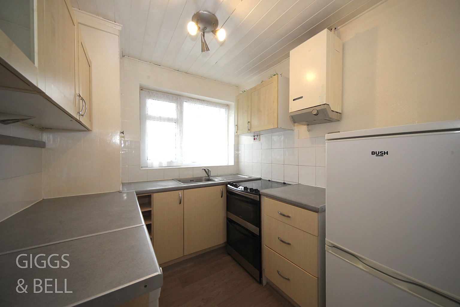 2 bed maisonette for sale in Fair Oak Drive, Luton  - Property Image 4