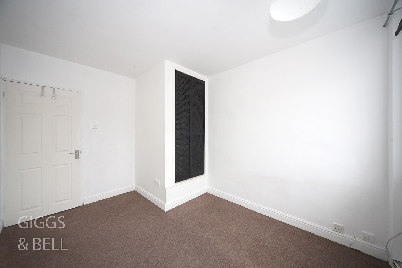2 bed maisonette for sale in Fair Oak Drive, Luton  - Property Image 8