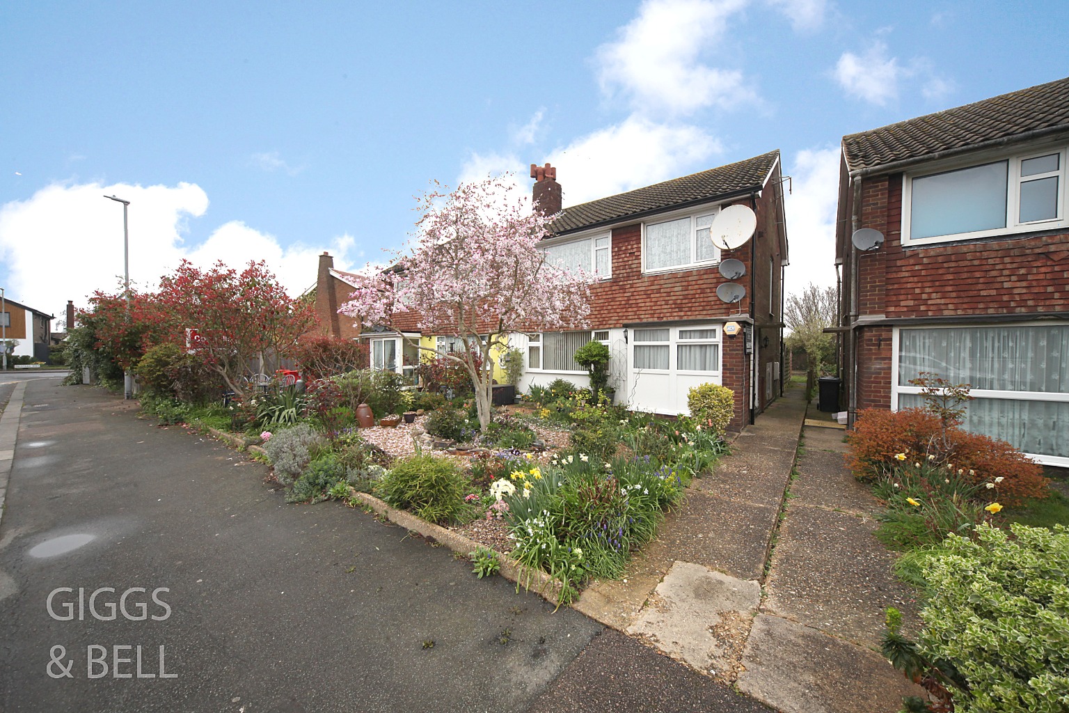 2 bed maisonette for sale in Fair Oak Drive, Luton - Property Image 1