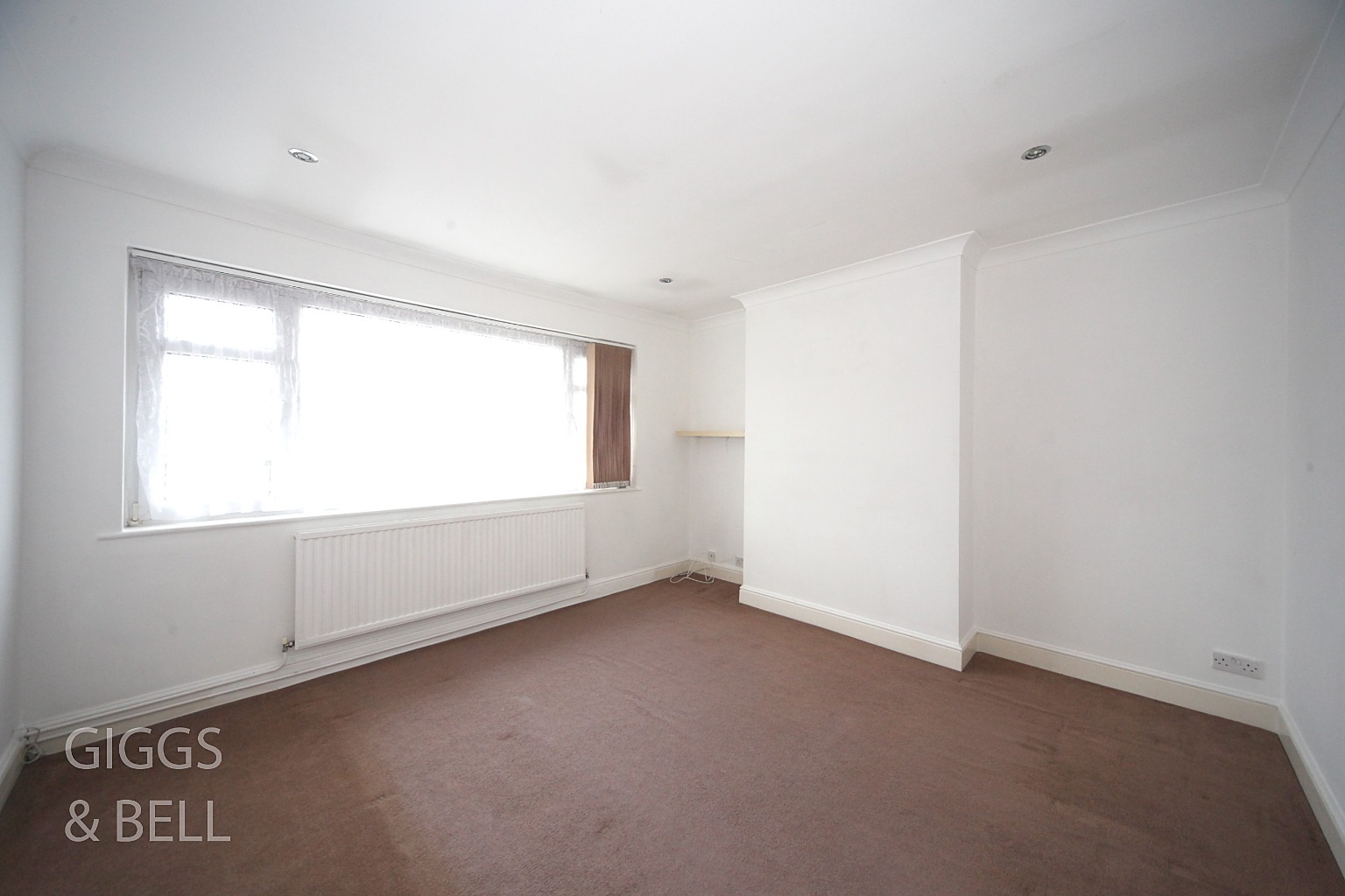 2 bed maisonette for sale in Fair Oak Drive, Luton  - Property Image 3