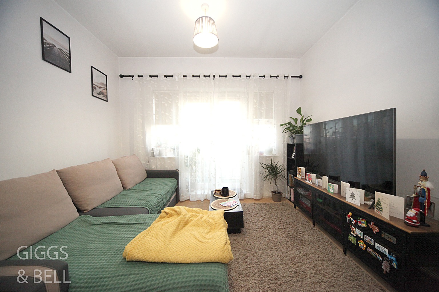 2 bed flat for sale in Holly Street 1