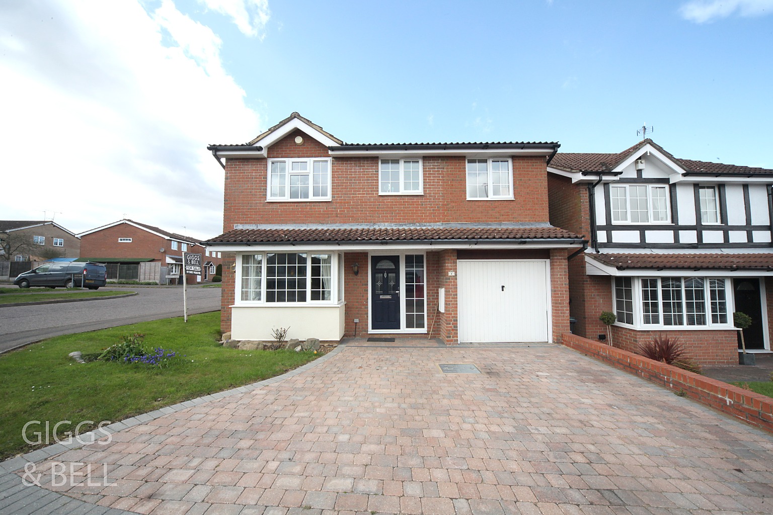 4 bed detached house for sale in Beckbury Close, Luton - Property Image 1