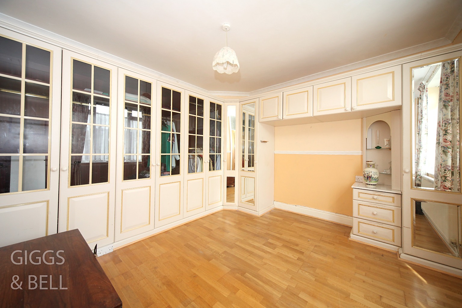 2 bed semi-detached bungalow for sale in Bishopscote Road, Luton  - Property Image 5