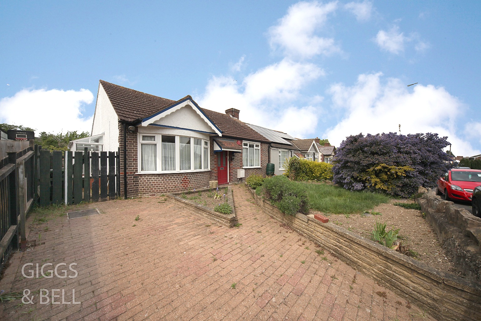 2 bed semi-detached bungalow for sale in Bishopscote Road, Luton - Property Image 1