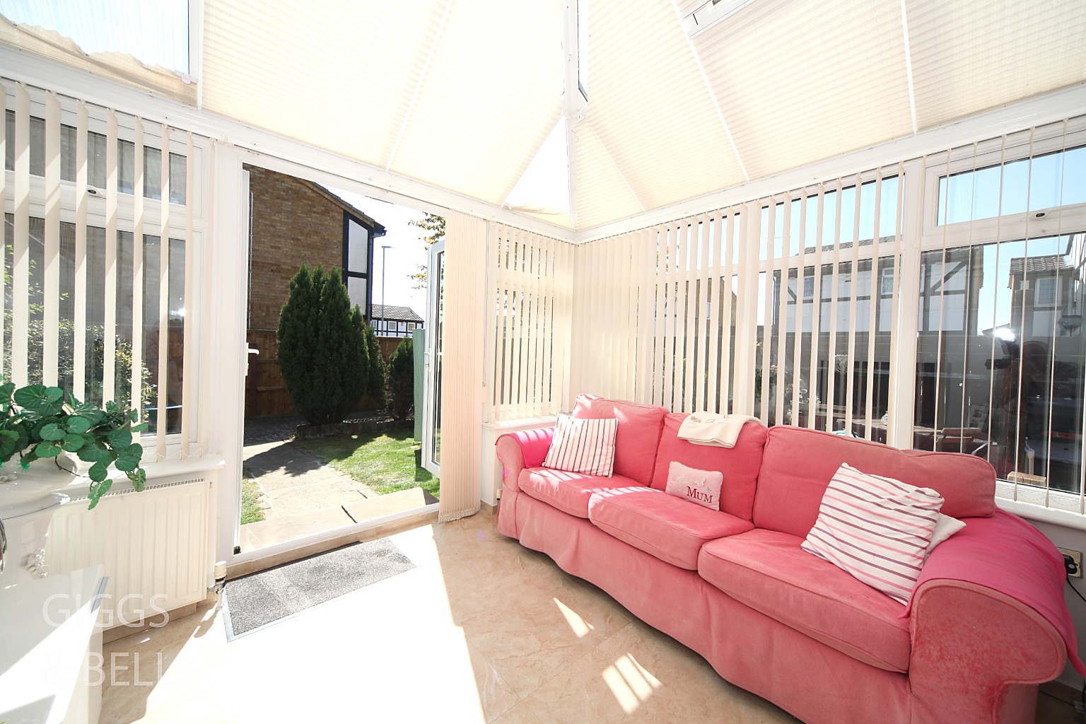 2 bed semi-detached house for sale in Lesbury Close, Luton 7