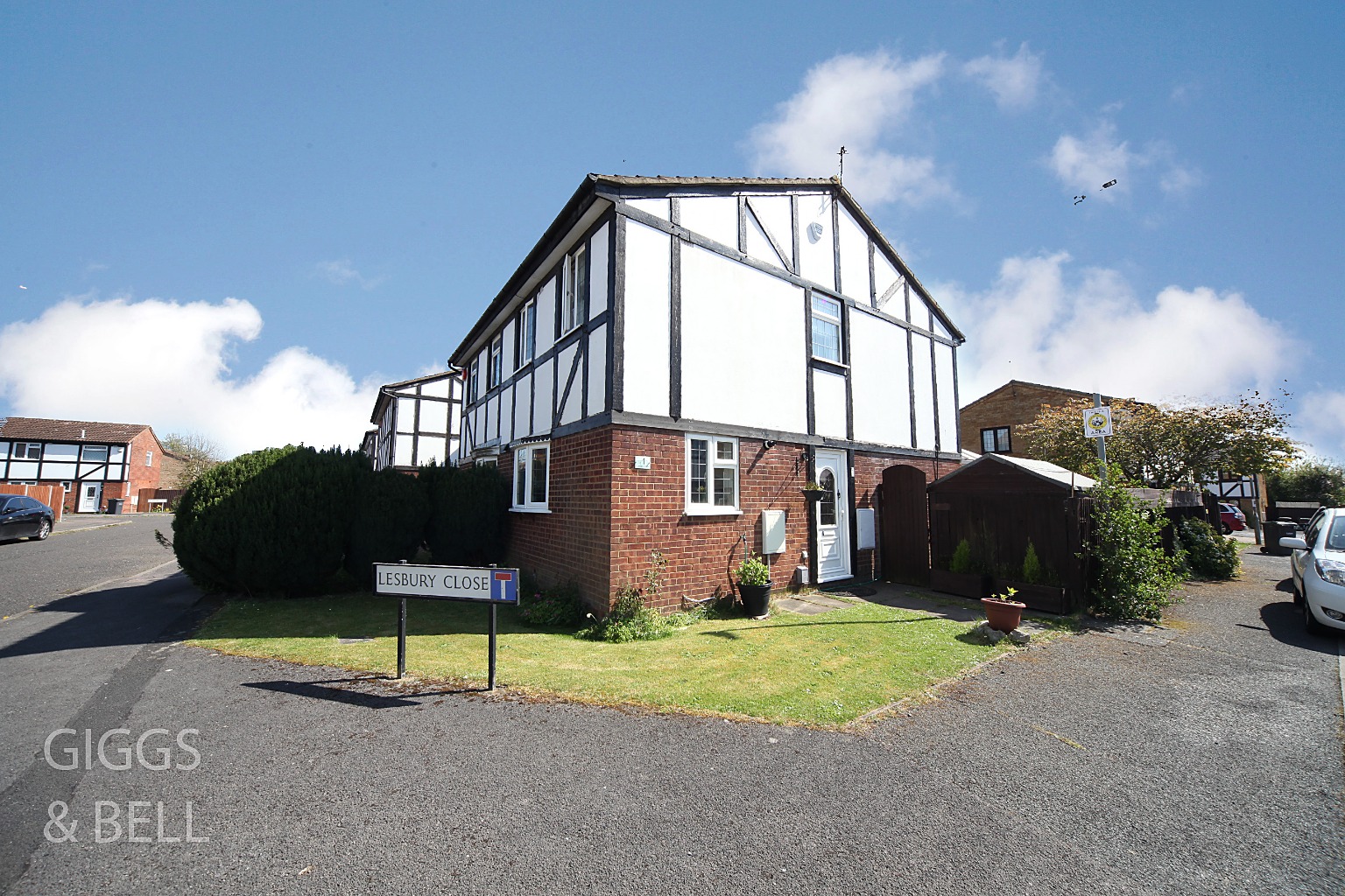 2 bed semi-detached house for sale in Lesbury Close, Luton  - Property Image 1
