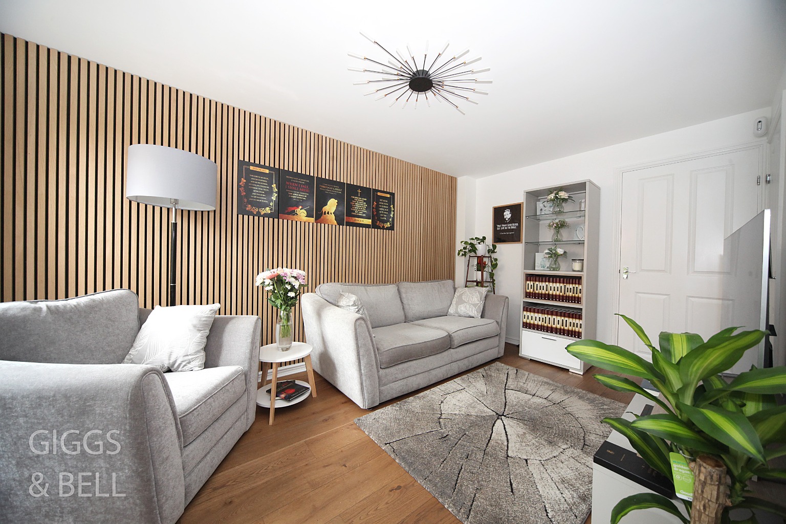 2 bed terraced house for sale in Guardian Way, Luton 1