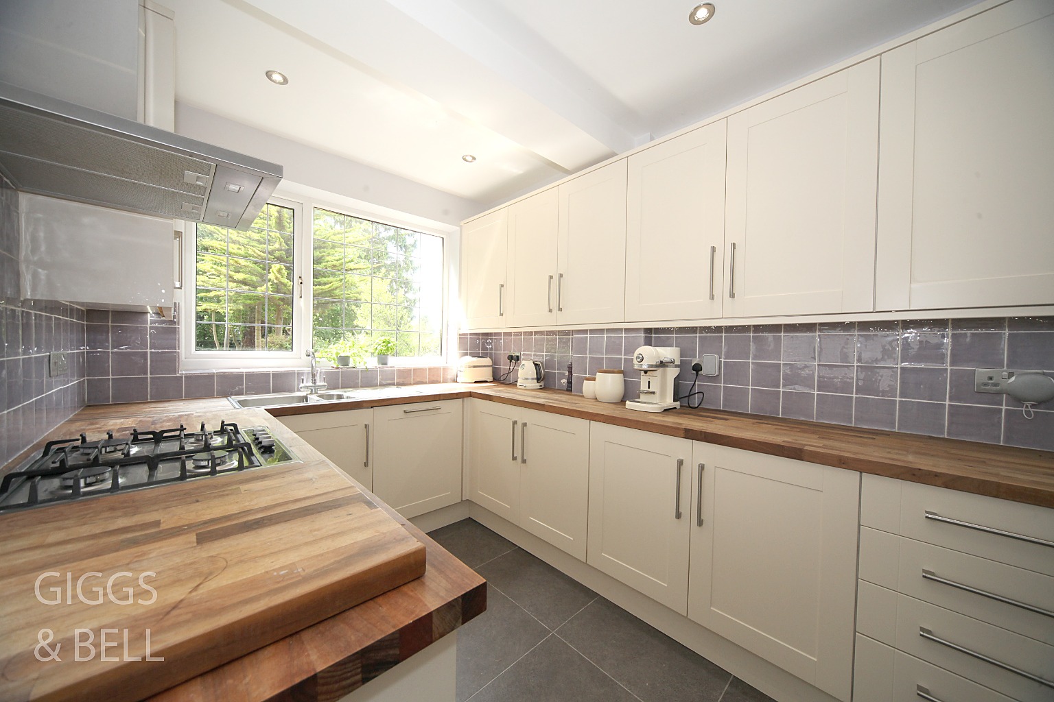 3 bed semi-detached house for sale in Knoll Rise, Luton  - Property Image 11