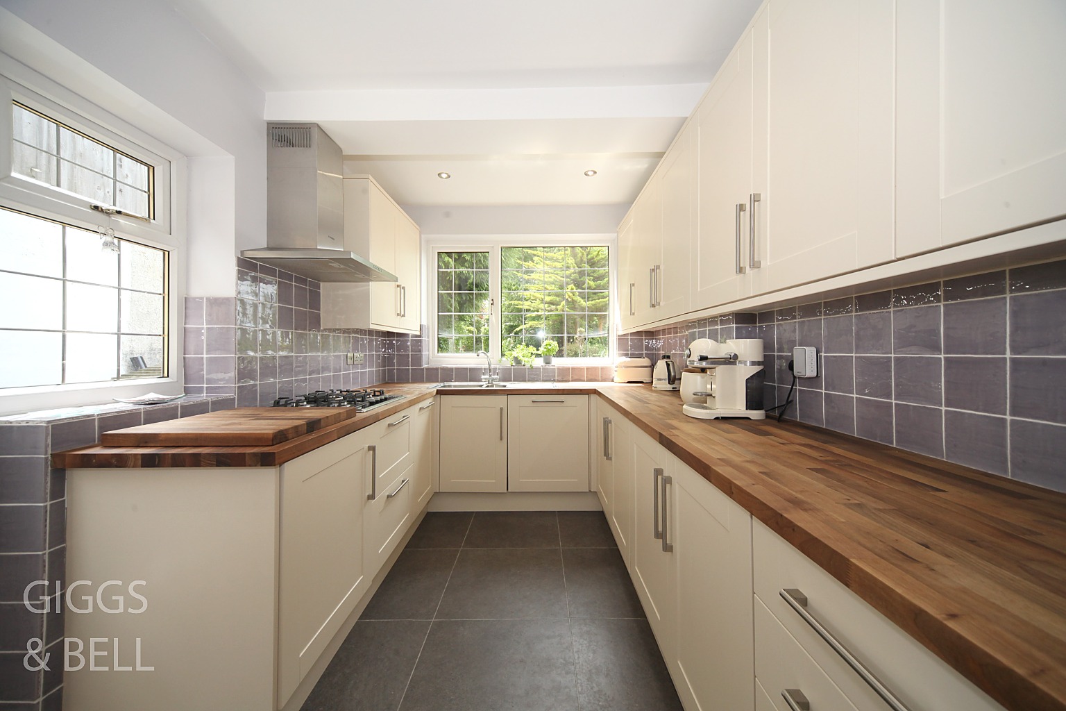 3 bed semi-detached house for sale in Knoll Rise, Luton 8