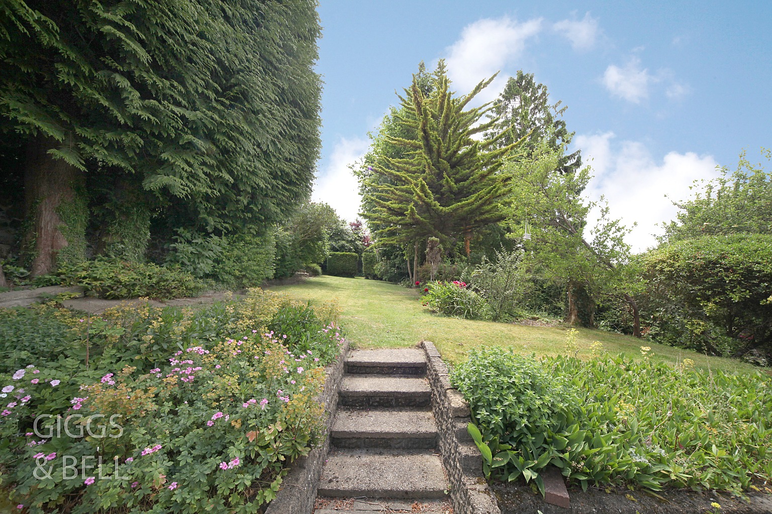 3 bed semi-detached house for sale in Knoll Rise, Luton 22