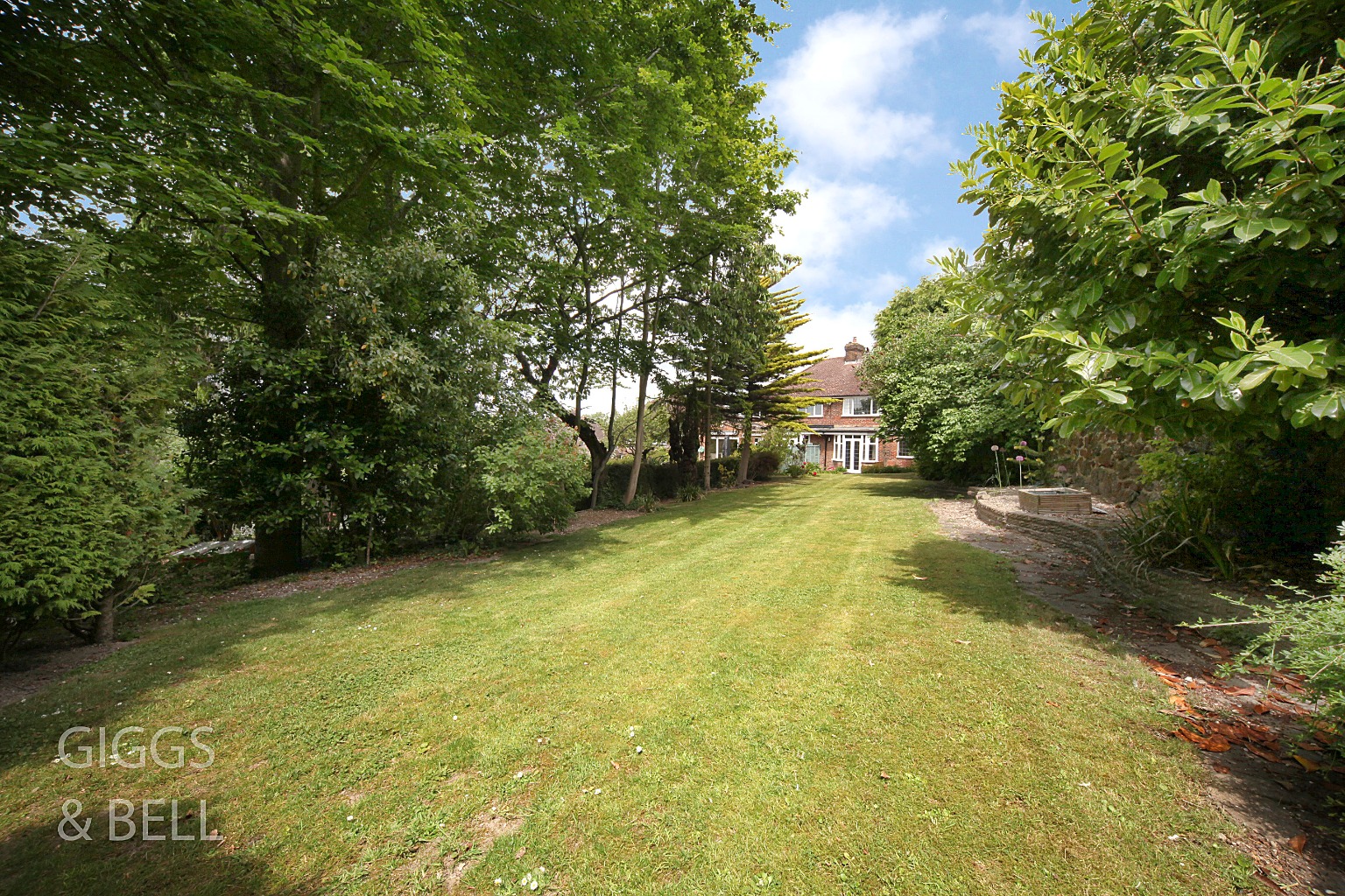 3 bed semi-detached house for sale in Knoll Rise, Luton  - Property Image 24