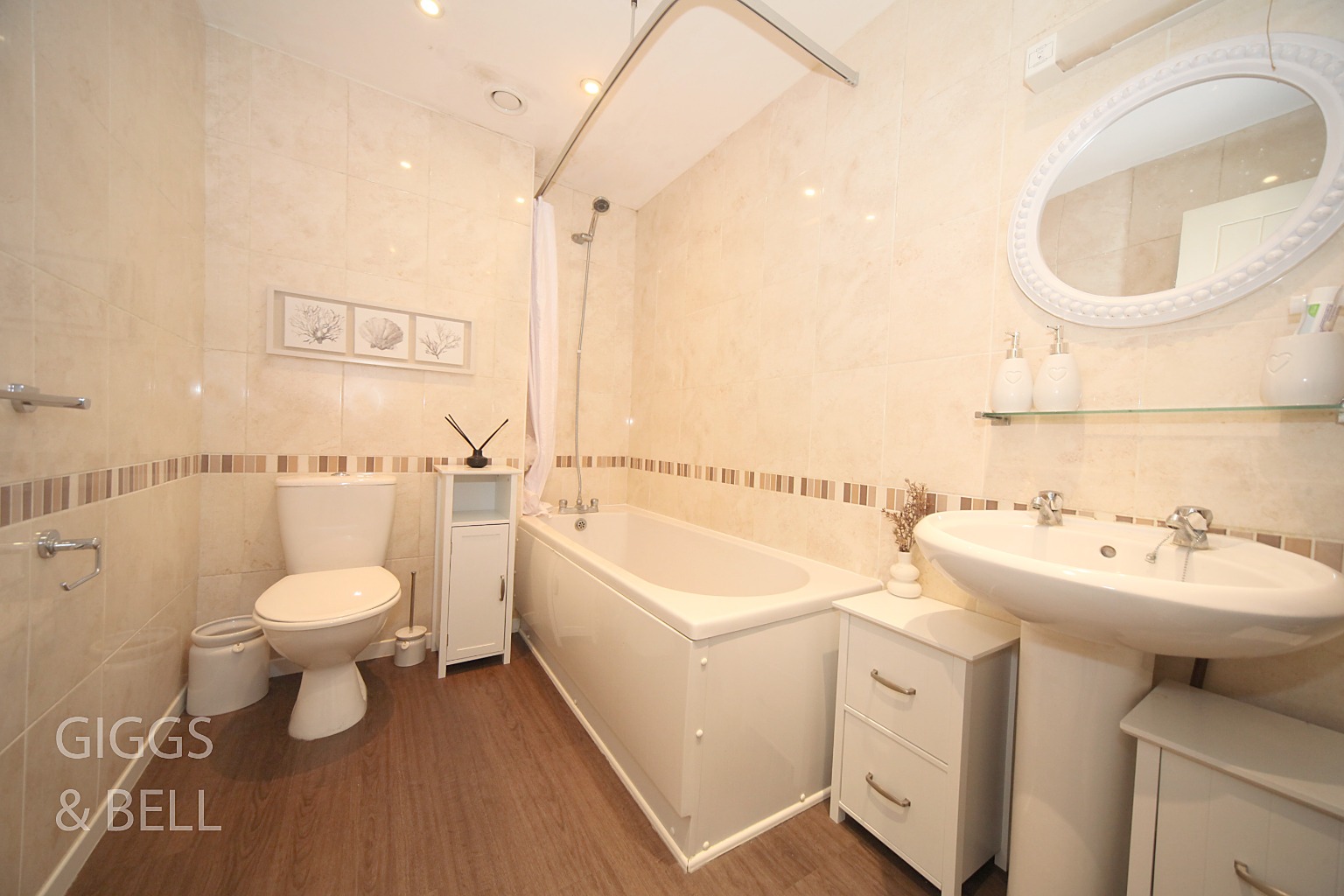 2 bed end of terrace house for sale in Fermor Crescent, Luton 16