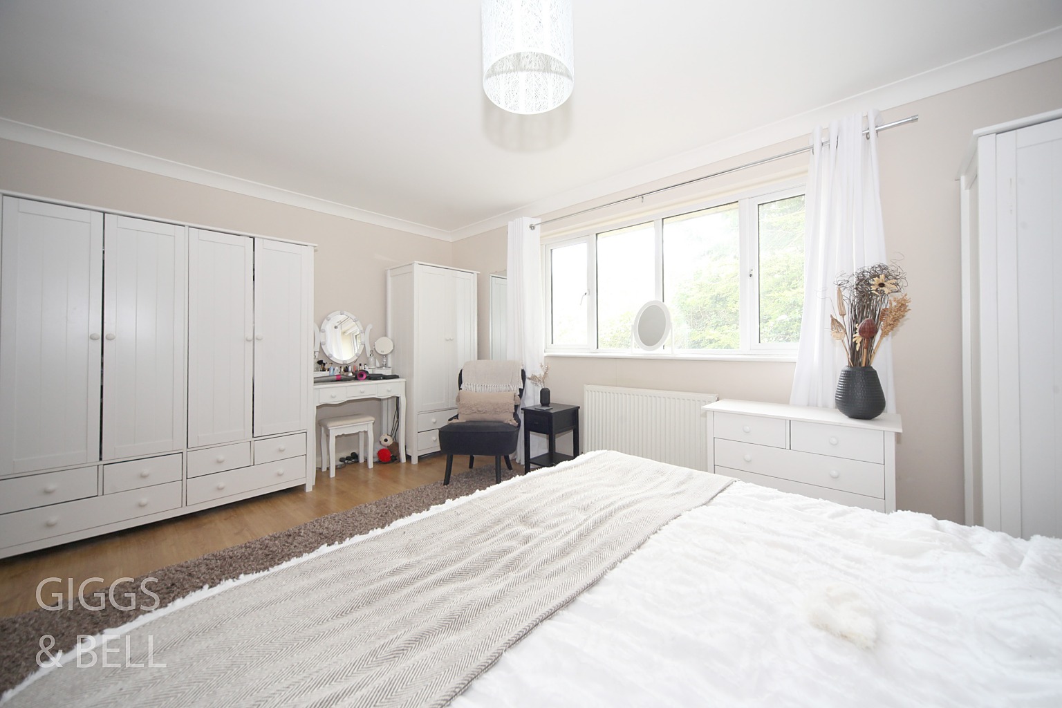 2 bed end of terrace house for sale in Fermor Crescent, Luton 13