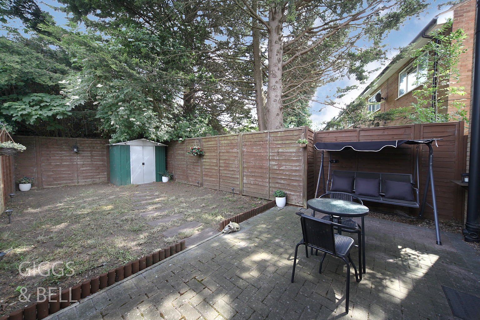 2 bed end of terrace house for sale in Fermor Crescent, Luton 19