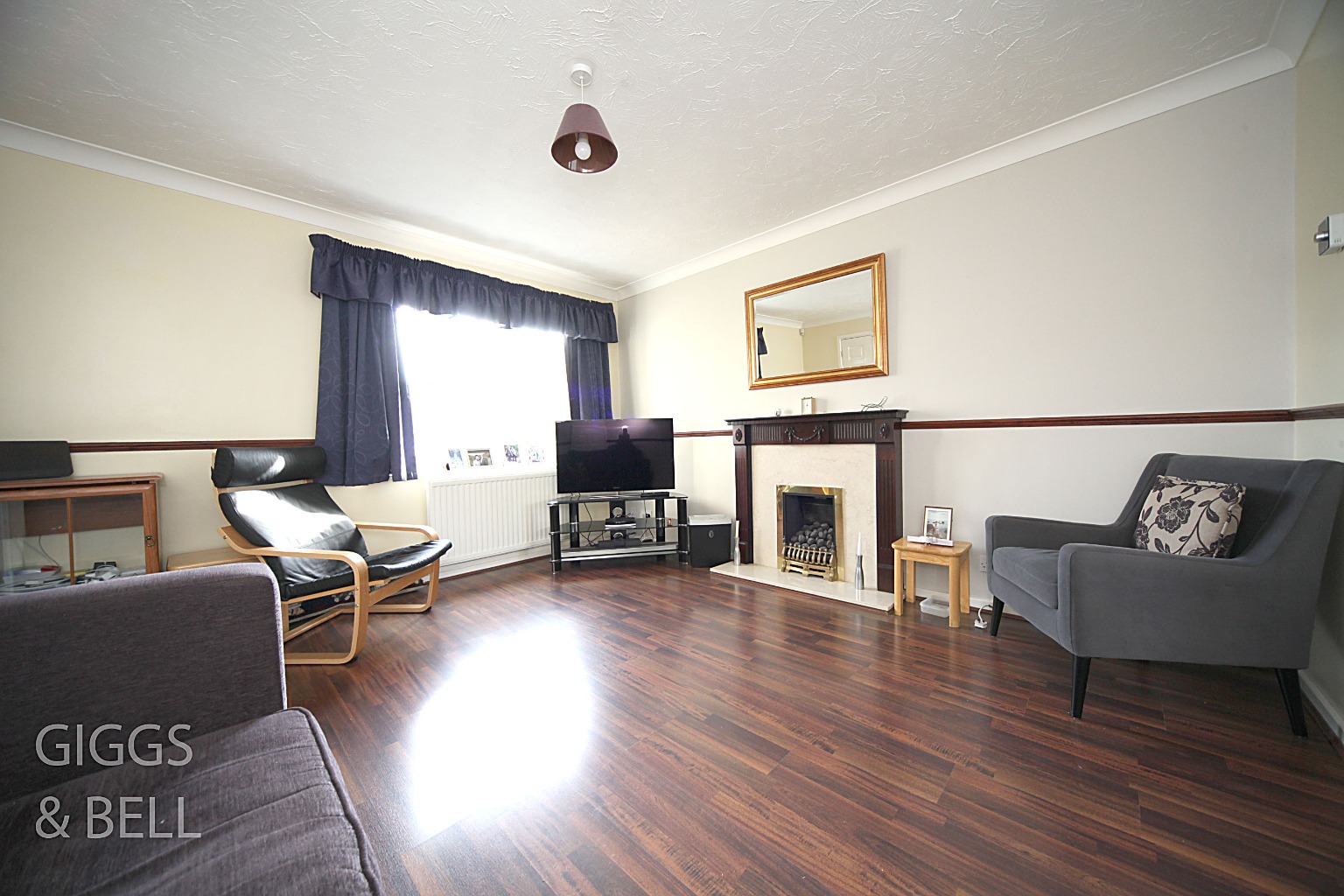 3 bed detached house for sale in Thetford Gardens, Luton 3