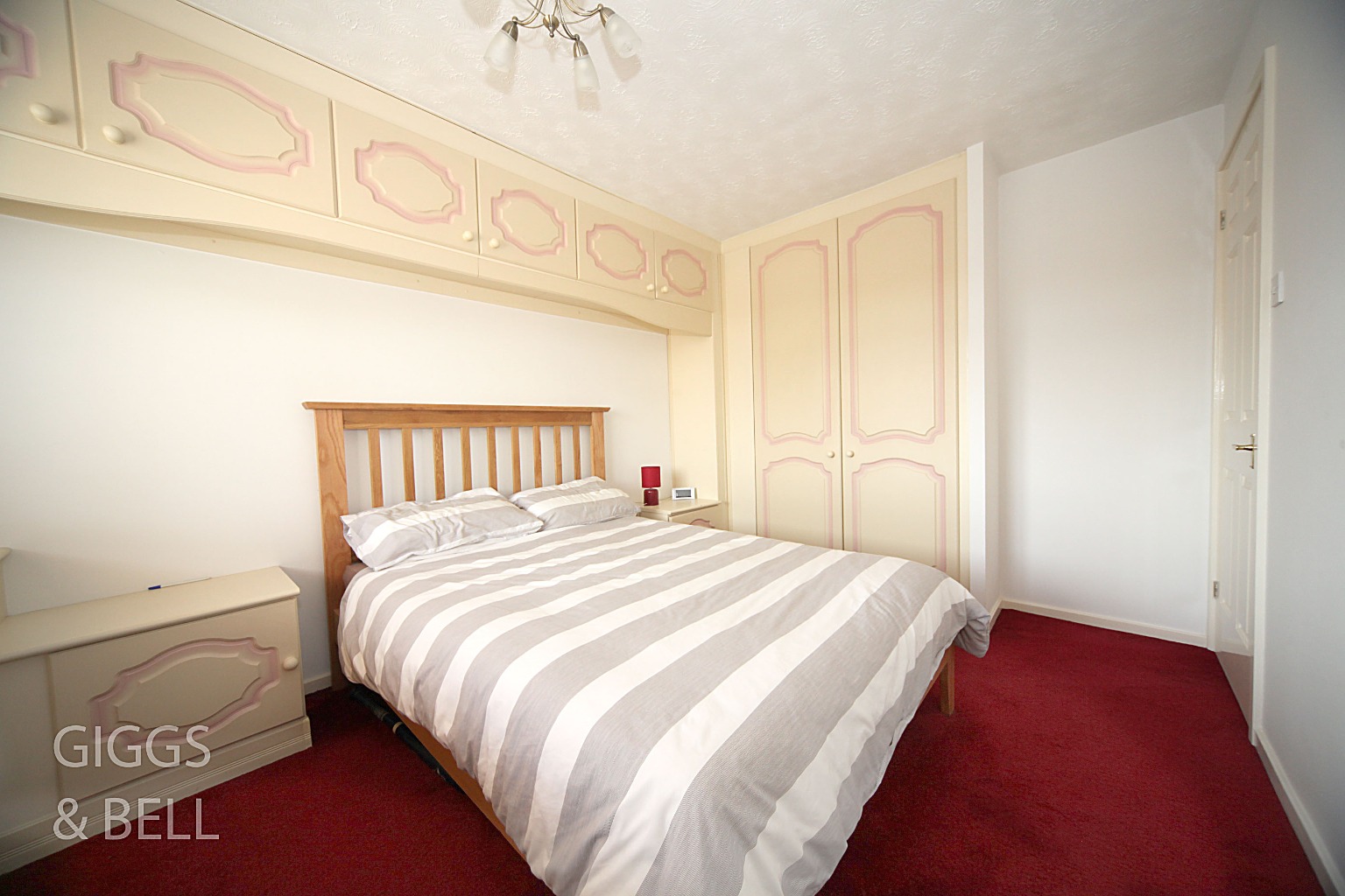 3 bed detached house for sale in Thetford Gardens, Luton  - Property Image 16