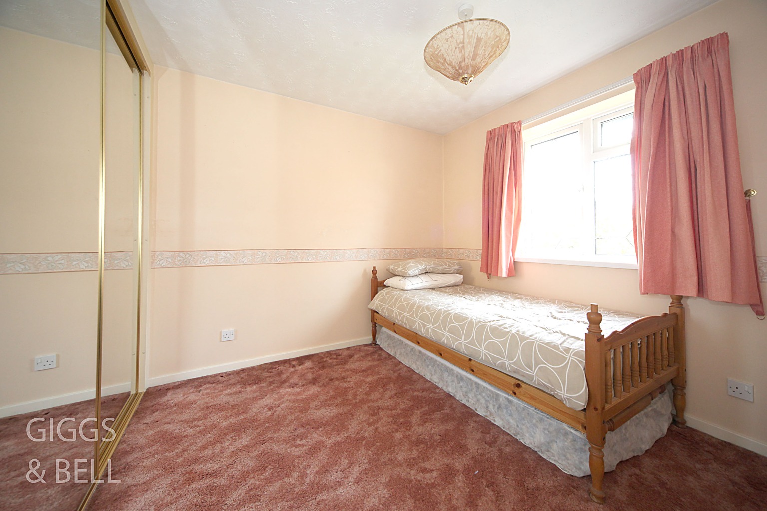 3 bed detached house for sale in Thetford Gardens, Luton  - Property Image 18