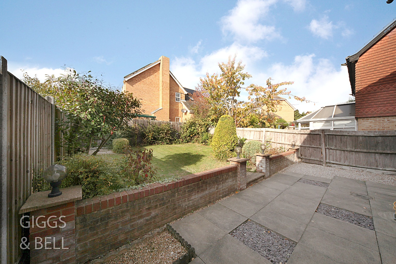 3 bed detached house for sale in Thetford Gardens, Luton 21