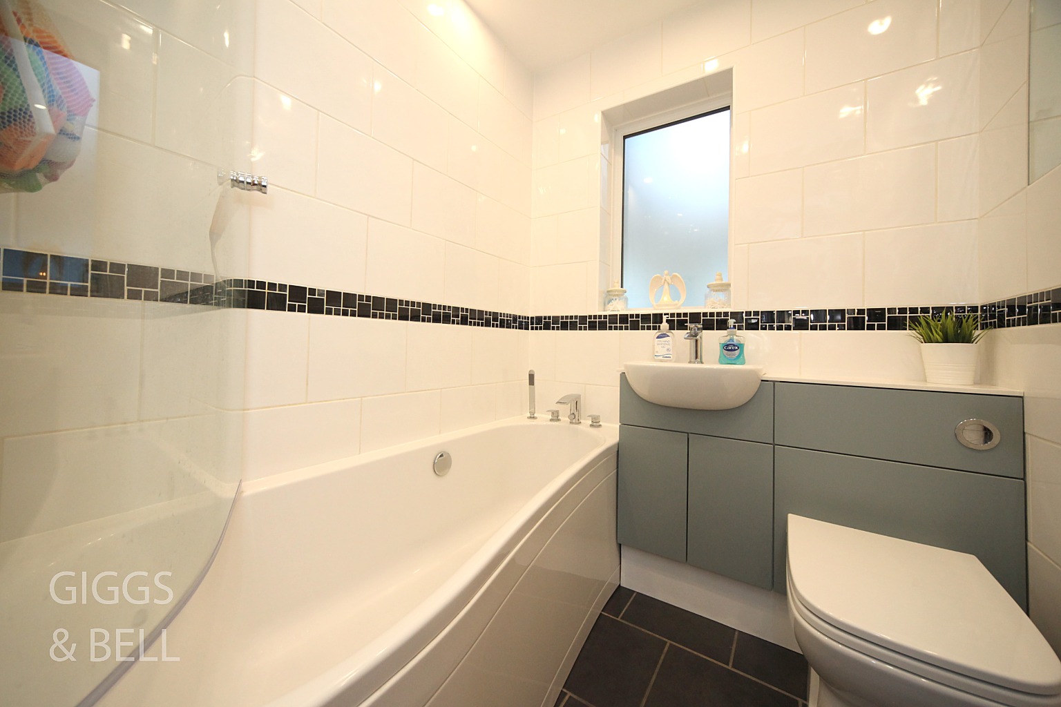 2 bed semi-detached house for sale in Rowelfield, Luton  - Property Image 8